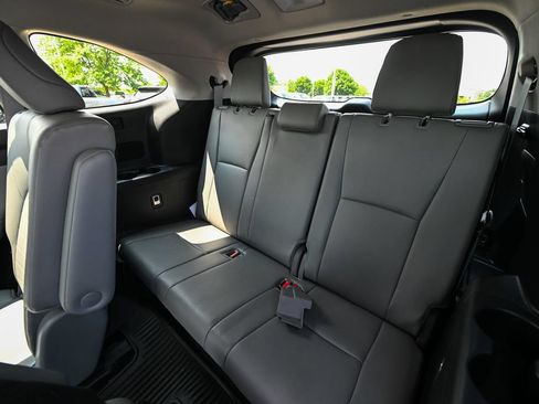 Used 2024 Toyota Highlander XLE AWD/4WD image 21