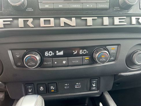 Used 2025 Nissan Frontier SV w/ SV Convenience Package RWD image 15