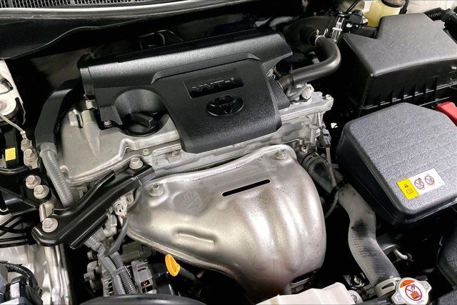 Used 2017 Toyota Camry XLE w/ Moonroof Package FWD image 31