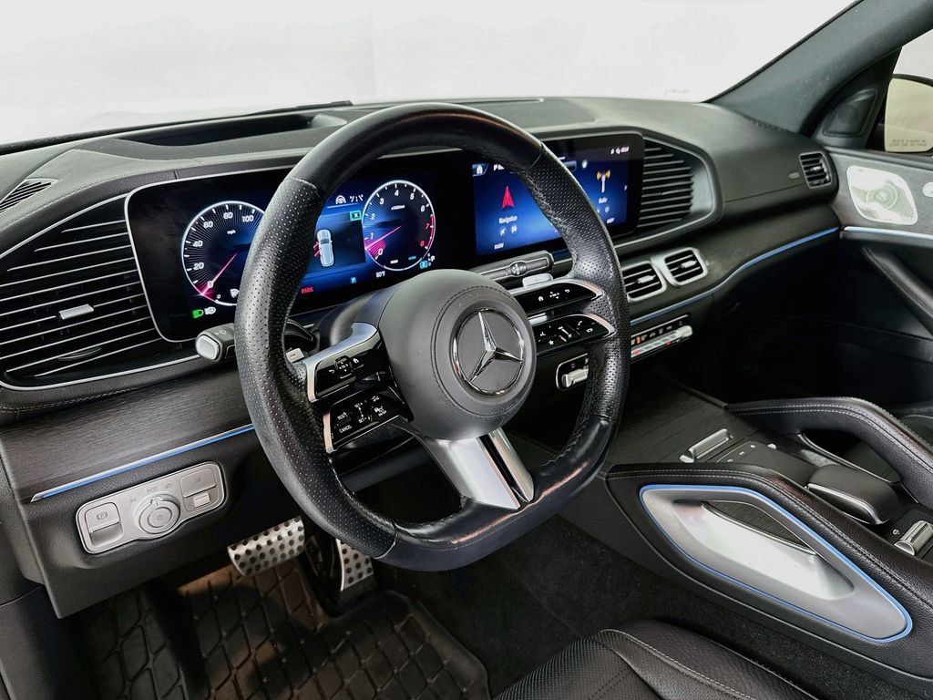 Used 2025 Mercedes-Benz GLS 580 4MATIC image 10