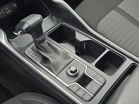 Certified 2025 Kia Sorento LX image 28