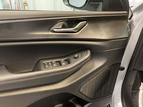 Used 2025 Jeep Grand Cherokee Laredo X w/ Luxury Tech Group I image 17