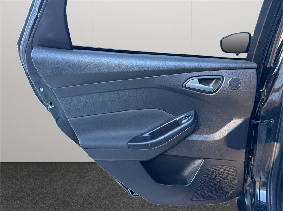 Used 2015 Ford Focus Titanium w/ Titanium Cold Weather Package FWD image 32
