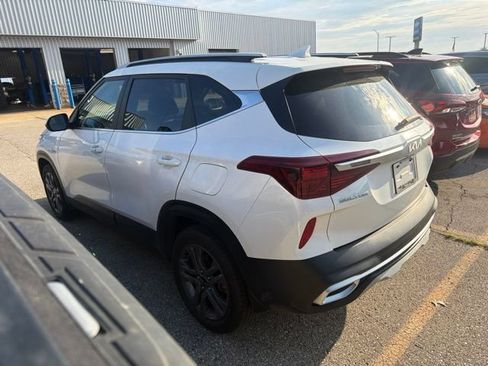Used 2023 Kia Seltos S w/ Navigation Package AWD/4WD image 4