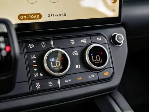 New 2026 Land Rover Defender 130 X-Dynamic SE AWD/4WD image 33