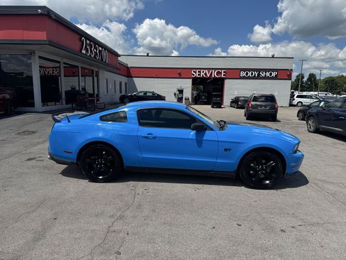 Used 2010 Ford Mustang GT RWD image 2