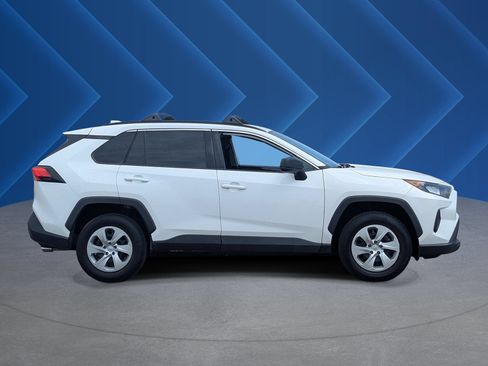 Used 2020 Toyota RAV4 LE w/ Carpet Mat Package FWD image 2