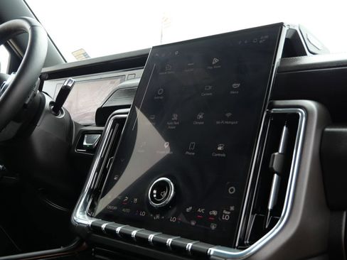 Used 2025 GMC Yukon Denali AWD/4WD image 20
