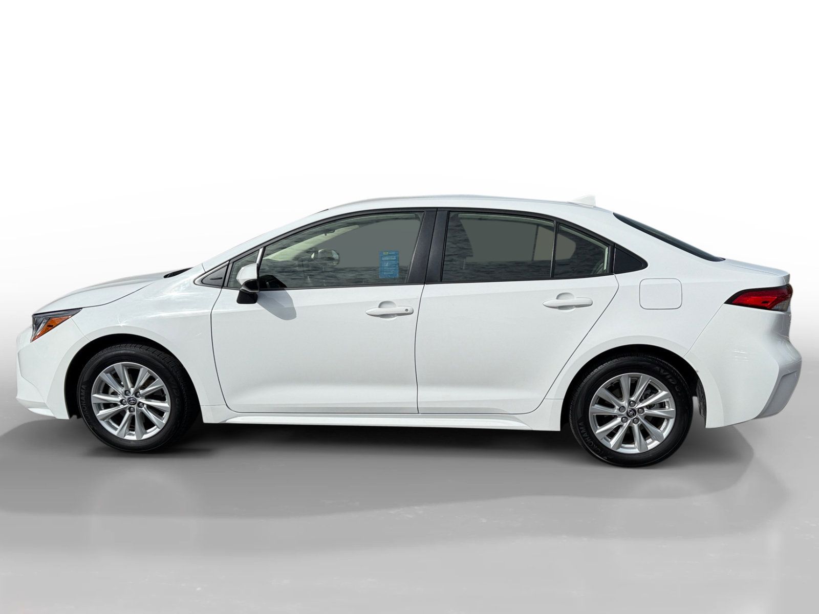 Used 2024 Toyota Corolla LE w/ LE Convenience Package FWD image 2