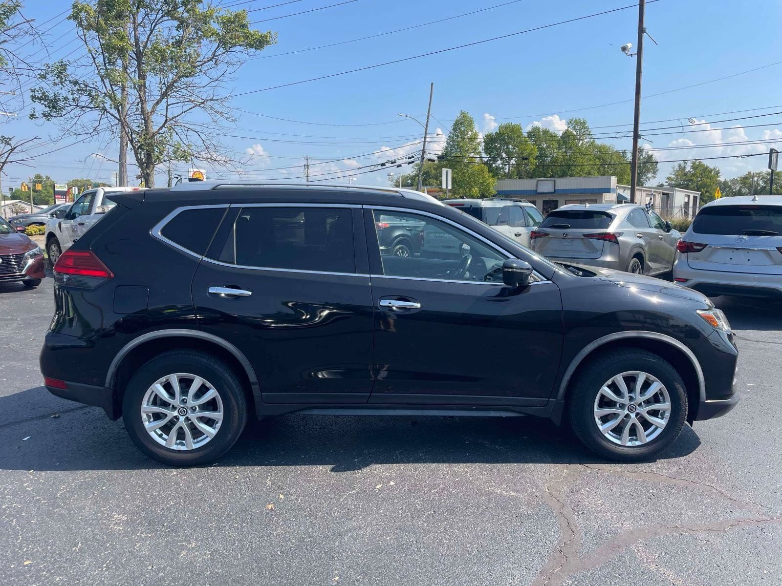 Used 2017 Nissan Rogue SV w/ SV Premium Package AWD/4WD image 9
