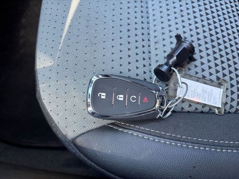 Used 2025 Chevrolet Trax LT w/ LT Convenience Package image 23