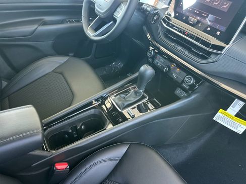 New 2026 Jeep Compass Latitude AWD/4WD image 15
