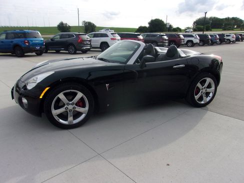 Used 2007 Pontiac Solstice Convertible w/ Premium Package RWD image 9