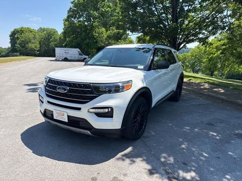 Used 2020 Ford Explorer XLT w/ Equipment Group 202A RWD image 4