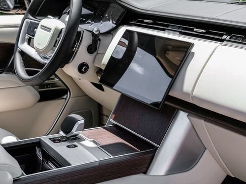 New 2026 Land Rover Range Rover Long Wheelbase SE AWD/4WD image 28