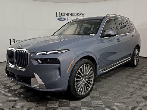 Used 2025 BMW X7 xDrive40i w/ Executive Package image 2