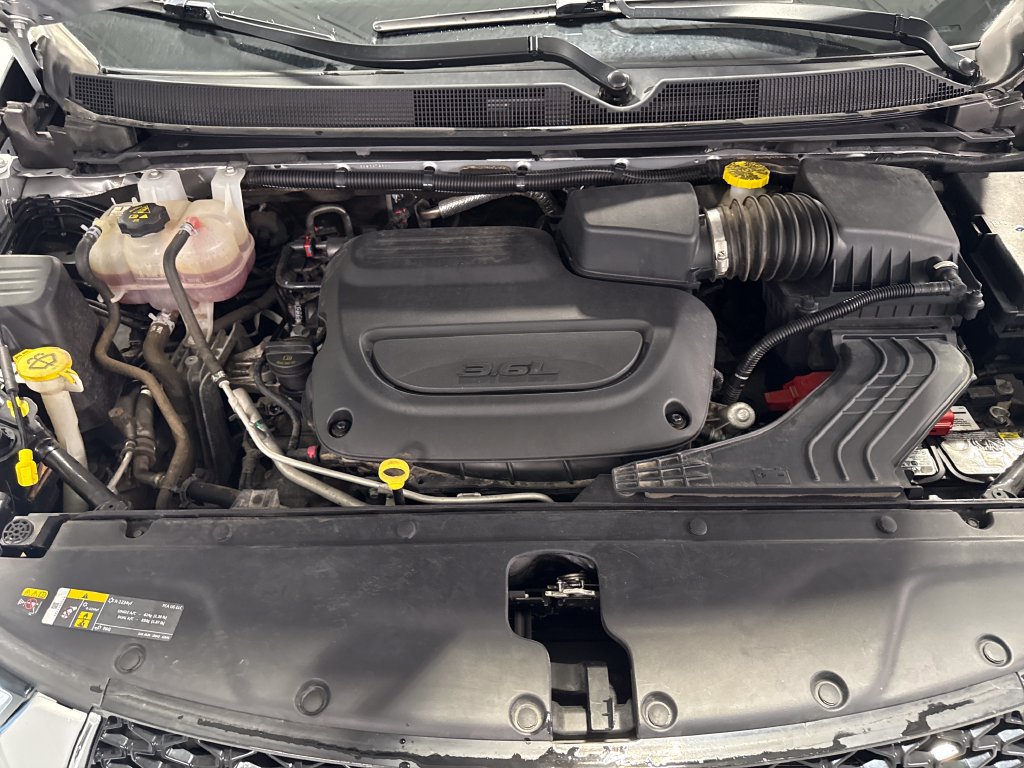 Used 2023 Chrysler Pacifica Touring-L FWD image 47