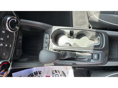 Used 2025 Chevrolet TrailBlazer LT AWD/4WD image 21