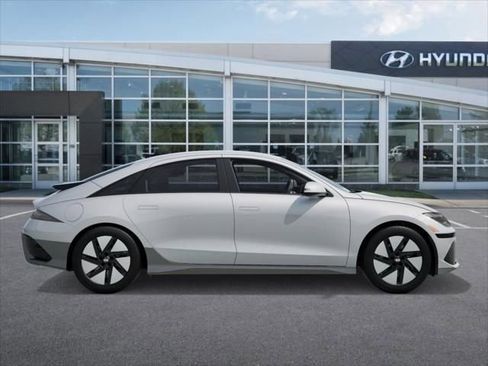 Used 2025 Hyundai Ioniq 6 SE RWD image 7