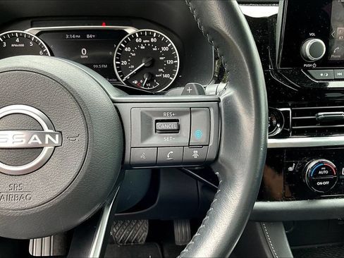 Used 2025 Nissan Pathfinder SV FWD image 14