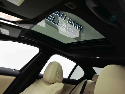 Certified 2025 BMW 330i 330i w/ Convenience Package image 7