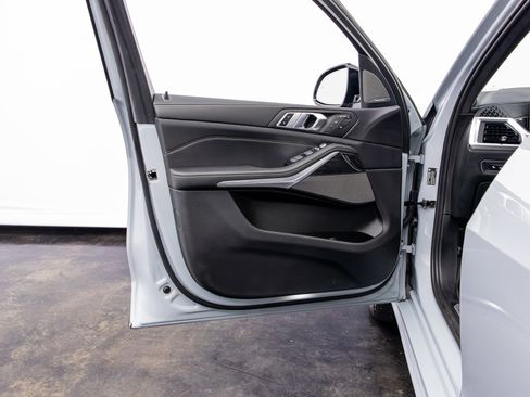 Used 2024 BMW X7 xDrive40i w/ M Sport Package image 29