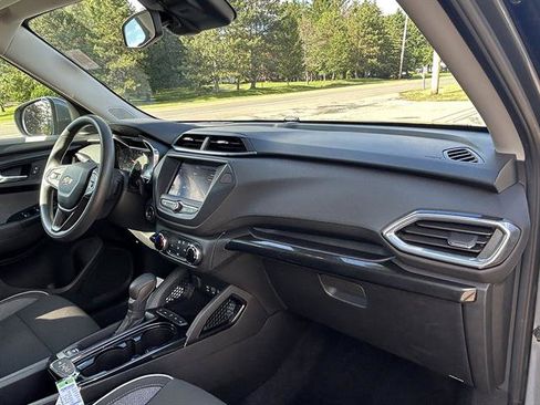 Used 2022 Chevrolet TrailBlazer LT AWD/4WD image 36