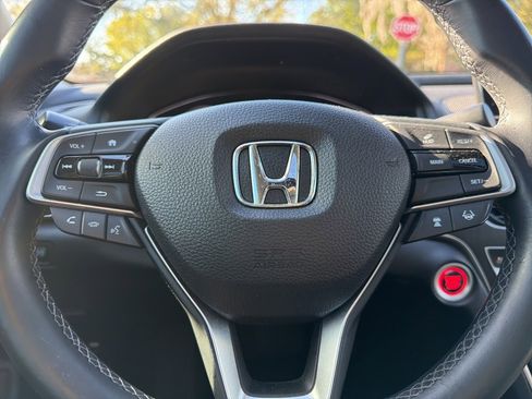 Used 2018 Honda Accord Touring image 12