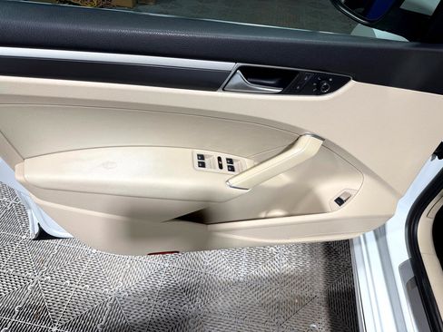 Used 2017 Volkswagen Passat 1.8T R-Line image 25