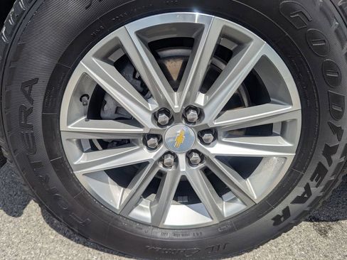 Used 2022 Chevrolet Traverse LT image 48