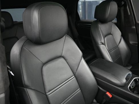 Certified 2023 Porsche Cayenne GTS image 29