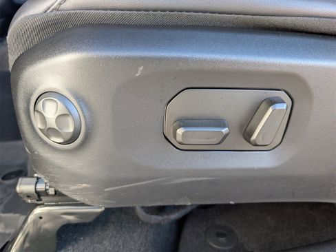 Used 2024 Jeep Wrangler Rubicon image 16