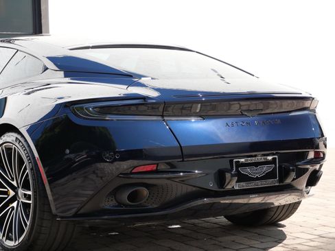 Used 2024 Aston Martin DB12 Coupe RWD image 9