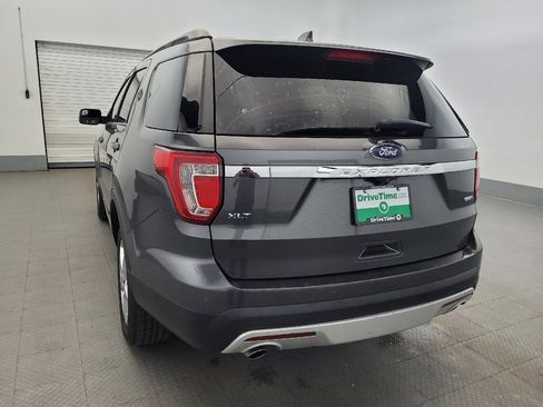 Used 2017 Ford Explorer XLT w/ Equipment Group 202A AWD/4WD image 6