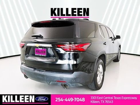 Used 2022 Chevrolet Traverse LS FWD image 9