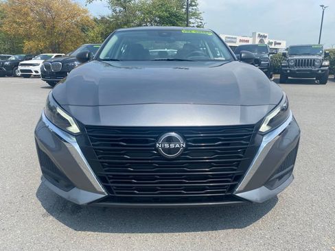 Used 2024 Nissan Altima 2.5 SV FWD image 2
