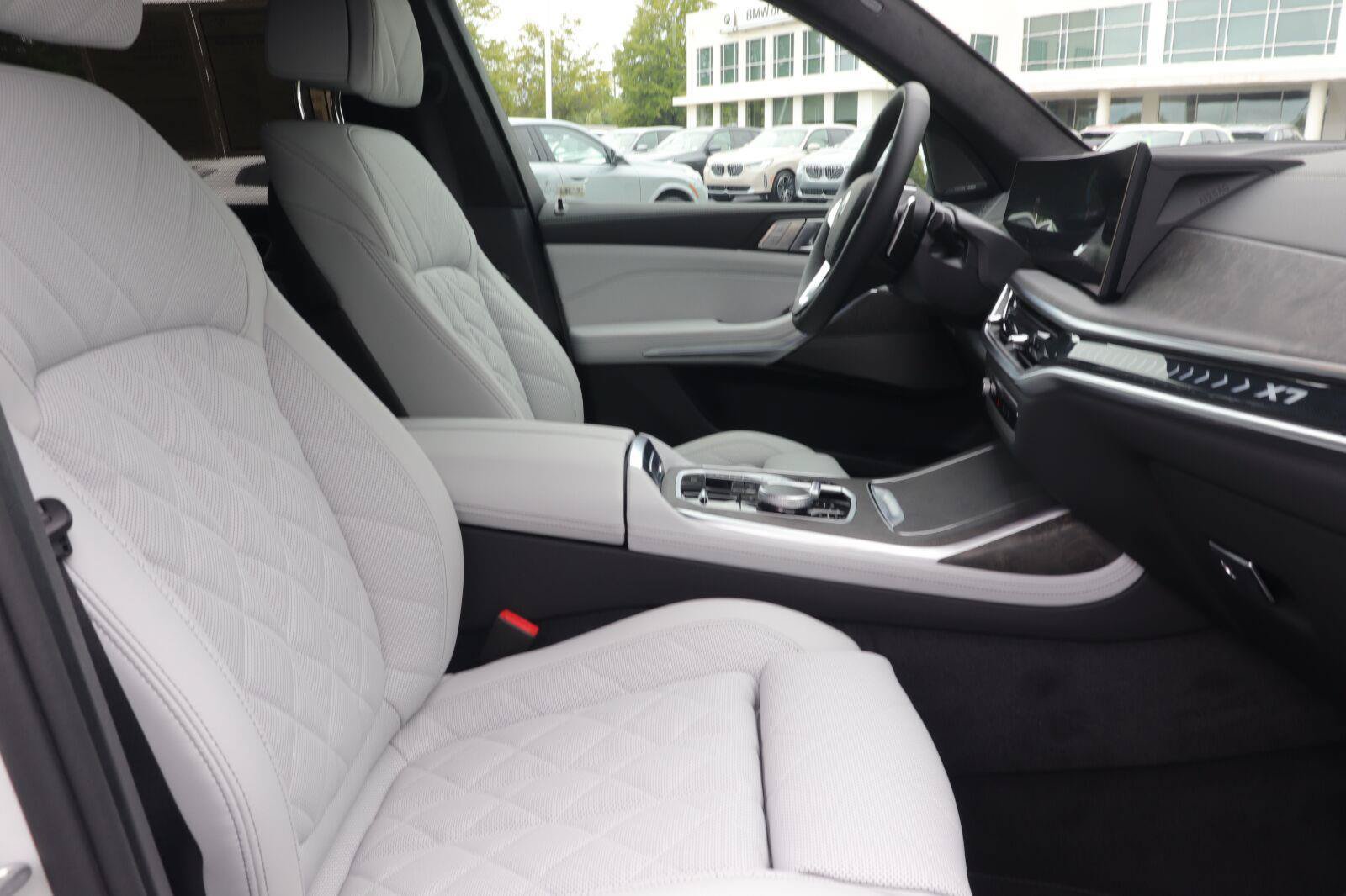 Used 2027 BMW X7 xDrive40i w/ Premium Package AWD/4WD image 23