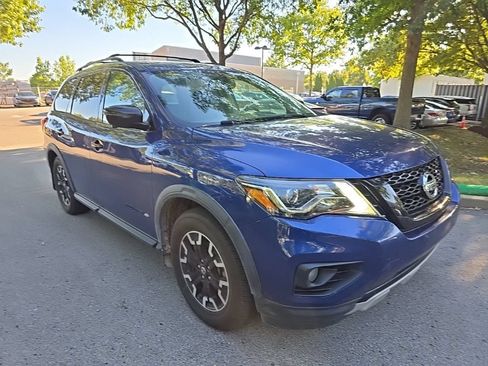 Used 2019 Nissan Pathfinder SL AWD/4WD image 2