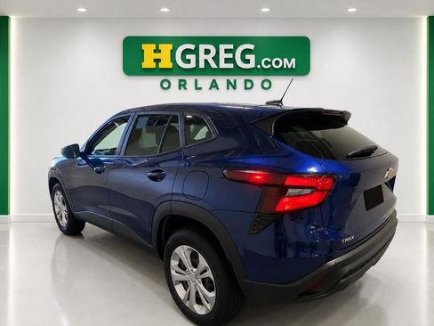 Used 2024 Chevrolet Trax LS w/ Driver Confidence Package FWD image 2