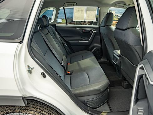 Used 2025 Toyota RAV4 LE AWD/4WD image 36