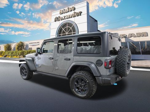 Used 2023 Jeep Wrangler Unlimited w/ Cold Weather Group AWD/4WD image 9