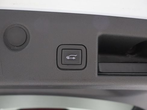 Used 2023 Chevrolet Equinox LT AWD/4WD image 22