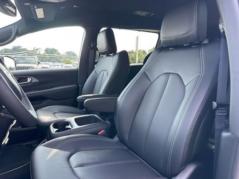 New 2026 Chrysler Pacifica Select image 10