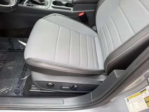 Used 2025 Volkswagen Jetta SE FWD image 14