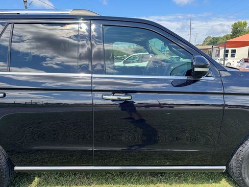 Used 2019 Ford Expedition Limited w/ Equipment Group 301A RWD image 9