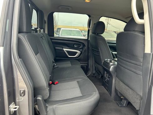 Used 2018 Nissan Titan SV w/ SV Convenience Package image 25