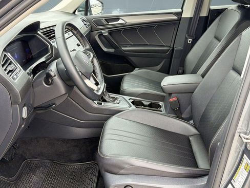 Used 2023 Volkswagen Tiguan SE FWD image 5