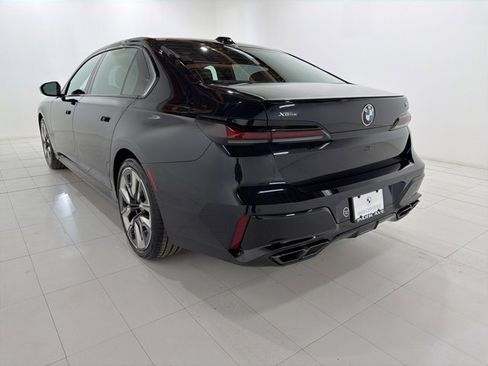 Certified 2023 BMW 760i xDrive w/ Executive Package image 3