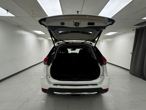 Used 2018 Nissan Rogue SL w/ Premium Package image 38