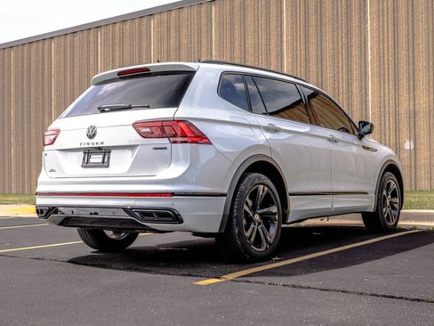 Used 2024 Volkswagen Tiguan SE R-Line AWD/4WD image 9
